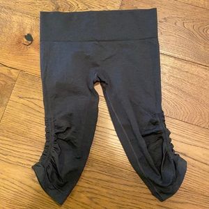 Lululemon cropped grey leggings
